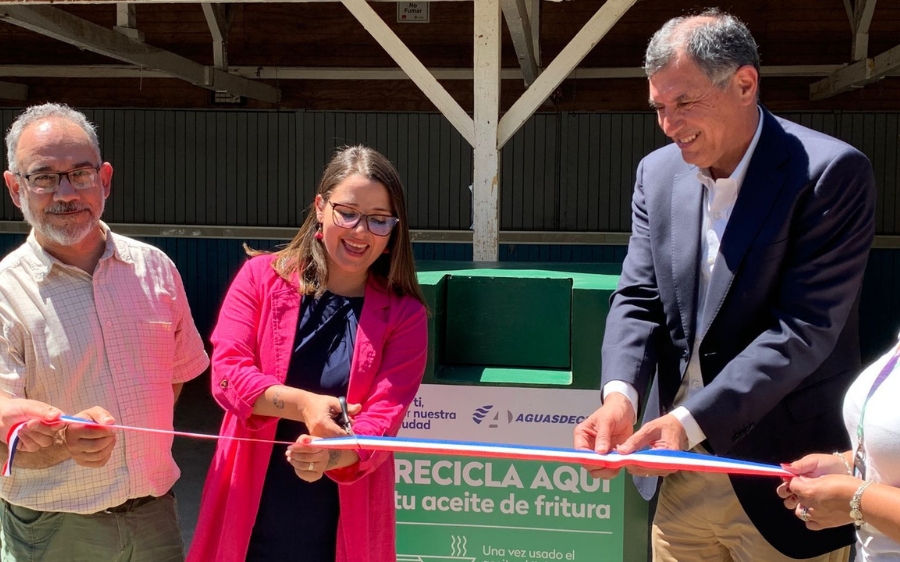 Aguas Décima y la Municipalidad inauguran puntos de captura de aceites domiciliarios